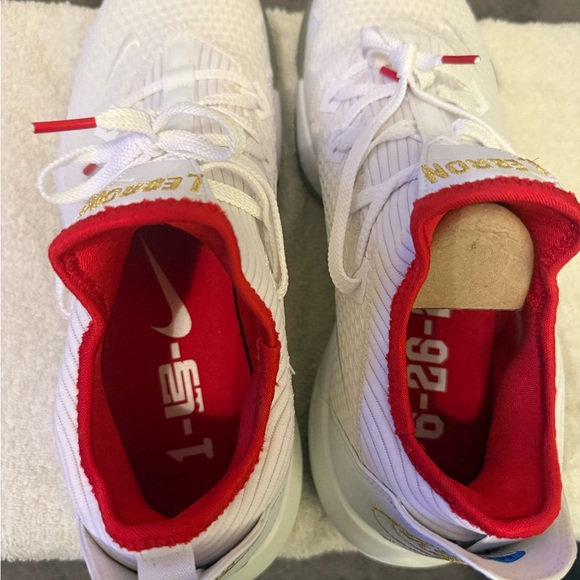 LeBron 16 Low Draft Day White and Red Sneakers - Picture 4 of 6